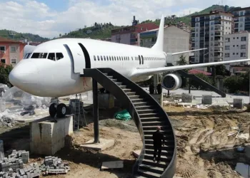 Pistten çıkan uçak pide salonu oluyor