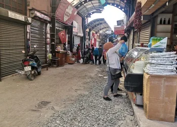 Enkazların gölgesinde bayram hazırlığı