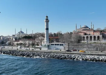 Ahırkapı Feneri yenilenen yüzüne kavuştu
