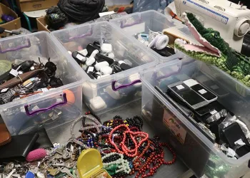 Kayıp eşya bürosundaki eşyalar gülümsetti