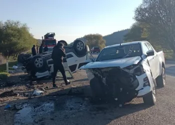 Kamyonet ile otomobil çarpıştı: 7 yaralı