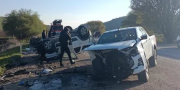 Kamyonet ile otomobil çarpıştı: 7 yaralı