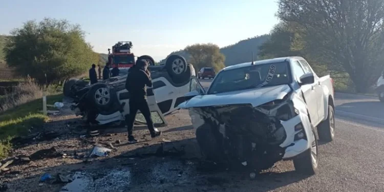 Kamyonet ile otomobil çarpıştı: 7 yaralı