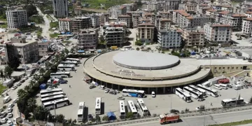 Yıkıkların arasında bayram yolculuğu