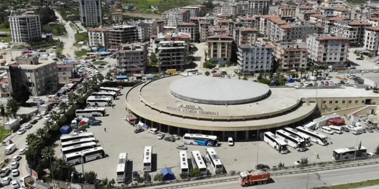 Yıkıkların arasında bayram yolculuğu