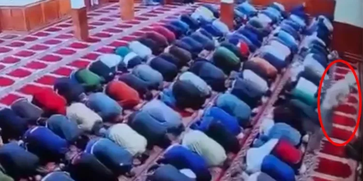 ABD’de cami imamı secdede bıçaklandı