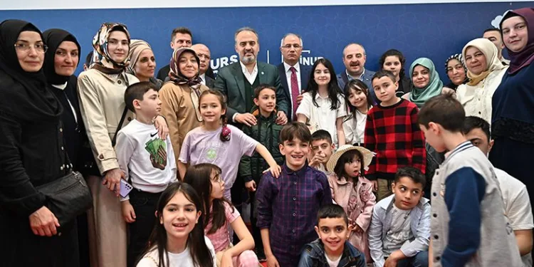 Bayramda depremzede, şehit aileleri ve gazilerle buluşma