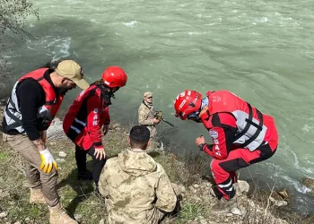 Munzur Çayı’na düşen kayıp gençleri arama çalışmaları