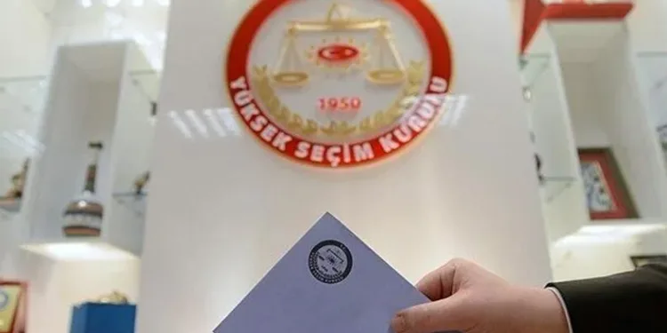 Seçimde oy pusulası tam bir metre