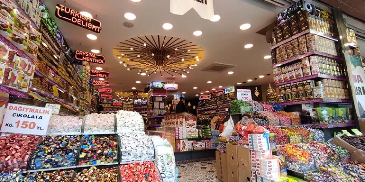 “Ramazan’da daha çok yerli turistler alışverişe geliyor”