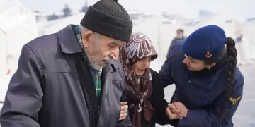 Kadın Astsubaylar deprem bölgesinde