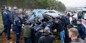 Zincirleme trafik kazası: 12’si asker 14 yaralı