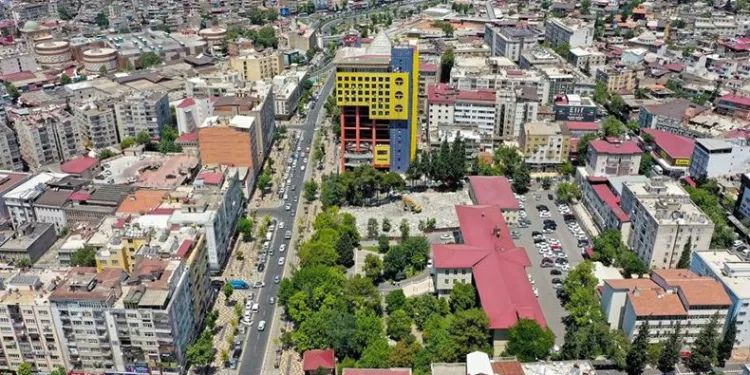 Dünyanın en saçma binası’nın yerine çarşı kuruluyor