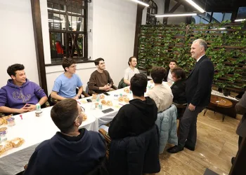 “Gençlerimizle iftar açmak ayrı bir keyif”