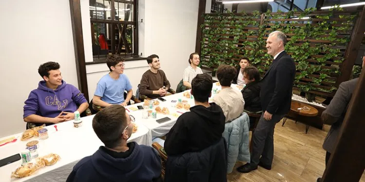 “Gençlerimizle iftar açmak ayrı bir keyif”
