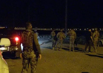 Devriye gezen polis aracına silahlı saldırı