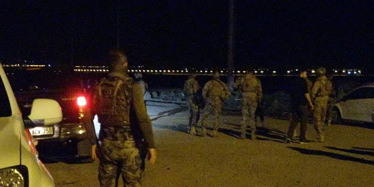 Devriye gezen polis aracına silahlı saldırı