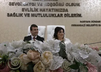 Depremzede çift, çifte bayram yaşıyor