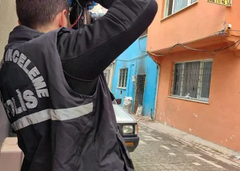 Yolda yürürken hem tüfekle hemde tabancayla vuruldu