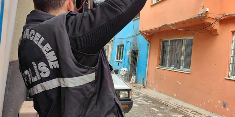 Yolda yürürken hem tüfekle hemde tabancayla vuruldu