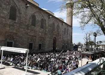 Ramazan ayının son cuması, Bursa Ulucami doldu taştı