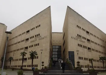 Duruşma sırasını beklerken fenalaşarak hayatını kaybetti