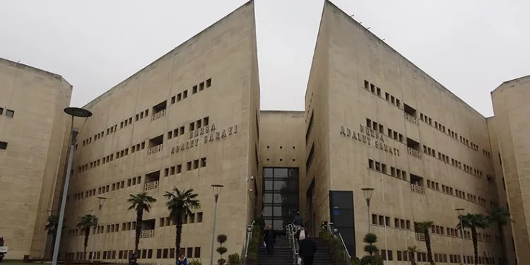Duruşma sırasını beklerken fenalaşarak hayatını kaybetti