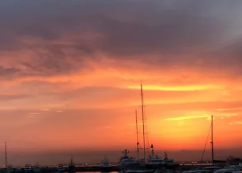 Kadıköy’de kartpostallık gün doğumu
