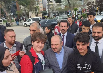 Bakan Varank’a Togg’un başkenti Gemlik’te sevgi seli