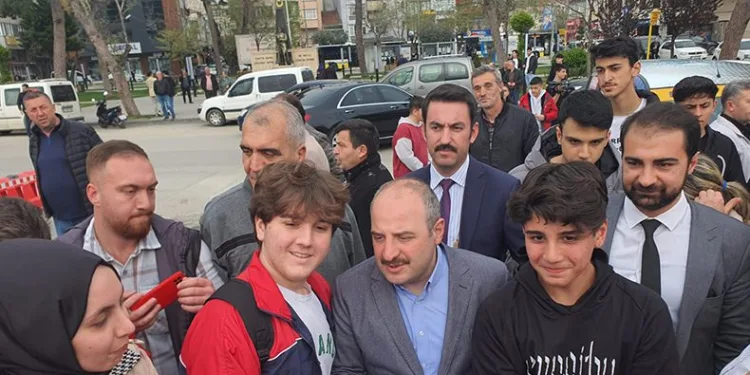 Bakan Varank’a Togg’un başkenti Gemlik’te sevgi seli
