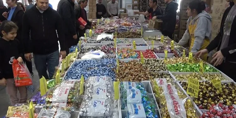 Bayram şekeri tezgâhları renklendirdi