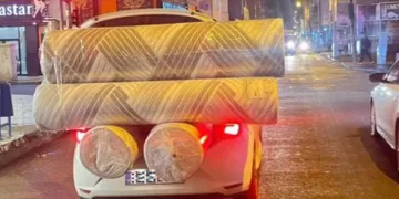 Aşırı yük taşıyan otomobil tehlike saçtı
