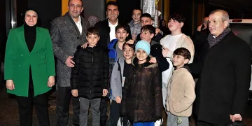 Başkan Dündar’a çocuklardan yoğun ilgi