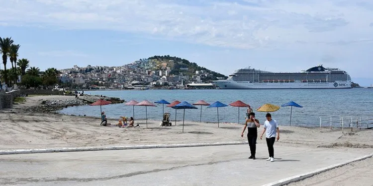 Kuşadası’nın plajları yaza hazırlanıyor