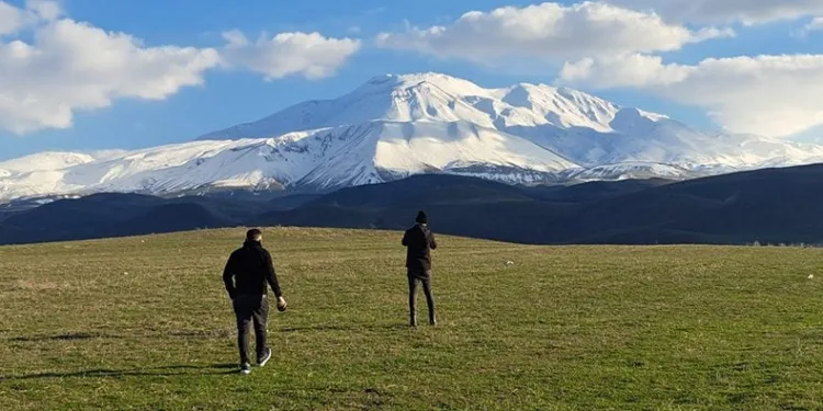 Süphan Dağı beyaza büründü