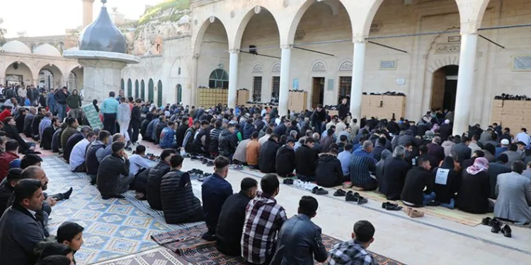 Bozdağ Şanlıurfa’da bayram namazı kıldı