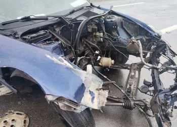 Kazada aracın motoru 25 metre uçtu