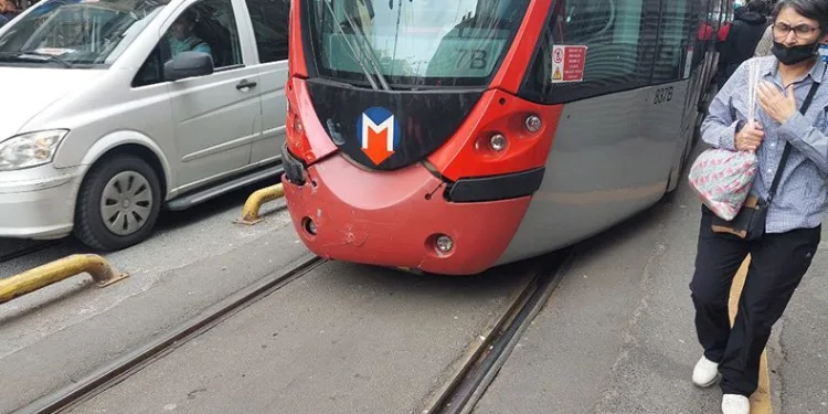 Sirkeci’de tramvay raydan çıktı