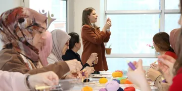Nakış öğrenip streslerini atıyorlar