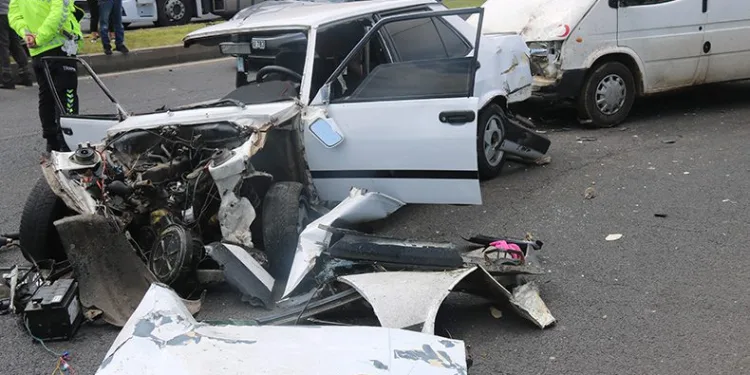 Makas attı, trafiği birbirine kattı