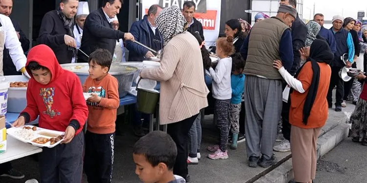 Ramazanın bereketi deprem bölgesinde