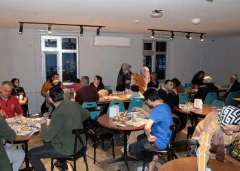 UÜ yönetimi iftarını depremzedelerle yaptı