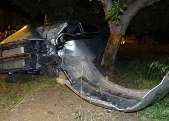 Hurdaya dönen otomobilden sağ çıktı