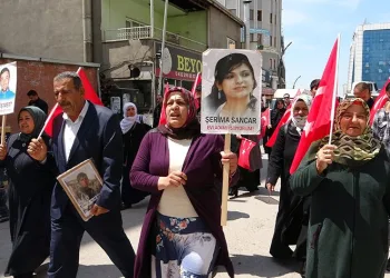 Evlat nöbetindeki annelerden çağrı