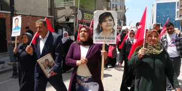 Evlat nöbetindeki annelerden çağrı