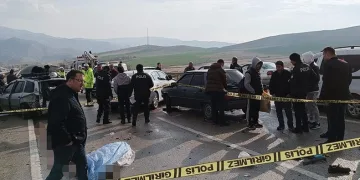 Ankara’da zincirleme trafik kazası, ölü ve yaralılar var