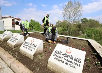 Mezarlıklar ve şehitlikler bayrama hazır