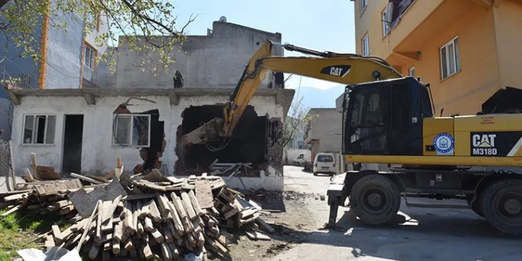Yıldırım’da 137 kaçak yapı yıkıldı