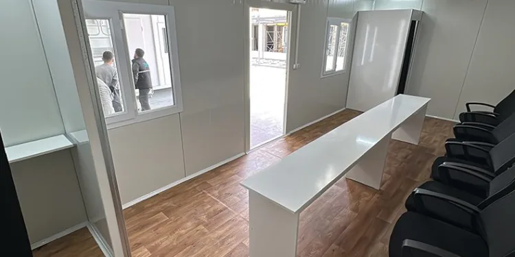 Deprem bölgelerinin seçim konteynerleri üretiliyor