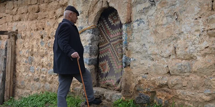 200 yıllık evden bir mahalle çıktı